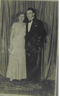 Rodiče pamětnice po seznámení