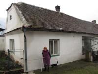 Před chalupou v roce 2011