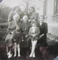 The family of Doris Remešová in Mistrovice