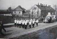 Vlevo dům, ve kterém bydlela rodina Remešová v Opočně