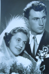 Wedding photograph - Jarmila Nohavičková and Jiří Nohavička