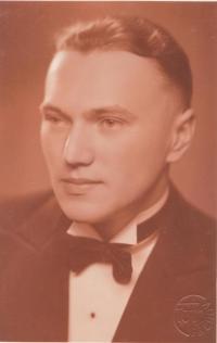 Květoslav Vrtěl v roce 1941, maturitní foto