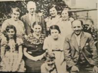 The family in Třebíč in 1933, bottom left Herta Coufalová 