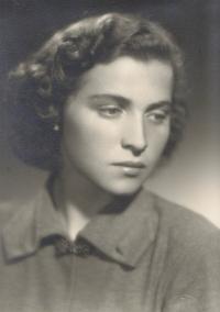 Zdenka Bidařová (Wittmayerová) v 18 letech