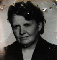 Portrétní fotografie pamětnice; Blatnice; cca 1980