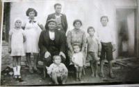 A photograph of Konstantinos Michailidis' family most probably while still in Greece. The narrator is second from the right.