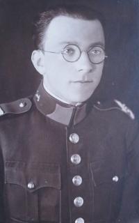 Otec Karla Kužela ve vojenské unifromě