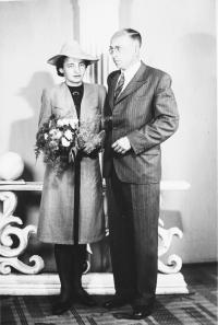 Svatba rodičů v roce 1945