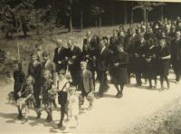 Pohřeb zavražděných mužů při zákřovské tragédii-14. května 1945 