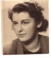 Eva Langerová (Eliášová) in October 1945 
