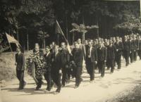 Pohřeb zavražděných mužů při zákřovské tragédii-14. května 1945 (4)