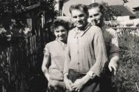 P. Ulrychová s manželem a otcem