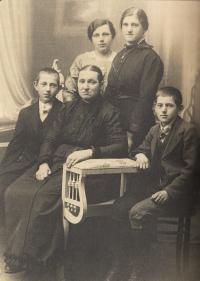 Marie Hlavatá with her kids