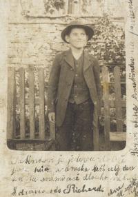 Pohlednice s fotografií malého Richarda, otce Františka Hlavatého