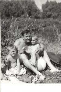 Ferdinand Hrazdíra s rodinou