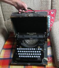 Na tomto psacím stroji Milan Gabčan psal protikomunistické letáky. Zabaven StB v roce 1953 a o rok později navrácen