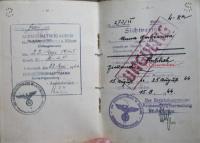 Slovenský cestovní pas matky pamětníka Anny Gabčanové z roku 1943 (3)
