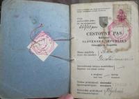 Slovenský cestovní pas matky pamětníka Anny Gabčanové z roku 1943
