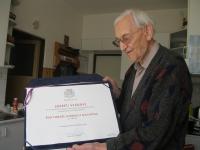 Josef Vlček s řádem Tomáše Garigua Masaryka II třídy, který mu byl udělen v roce 2010