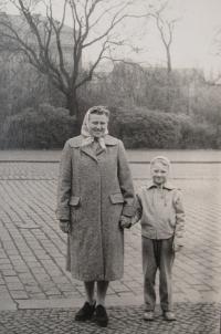 Ludmila Wildungová with their son Miroslav, Prague 