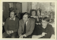 28 May 1983 - Václav Benda's from prison, from left to right: Václav Havel, Pavel Bratinka, unknown, Jiří Němec