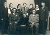 Rodina Floriána Jahody, který byl za války v RAF u 311. prutě (v uniformě strýc)