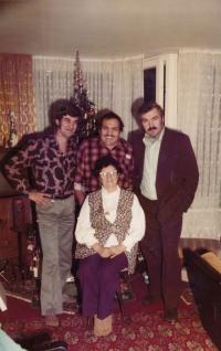 Sestra Marie se syny Brunem, Erichem a Robertem v USA