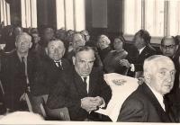 Setkání se spoluvězni v Doře (dole vpravo A. Hnátek)