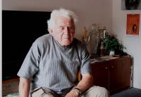 Fotografie pamětníka z jeho obydlí v Harrachově (rok 2007)