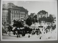 Antonín Beránek: U památníku Národního osvobození, 1. června 1953 – nástup Lidových milicí (Archiv města Plzně, fond Havlic, karton 2018)