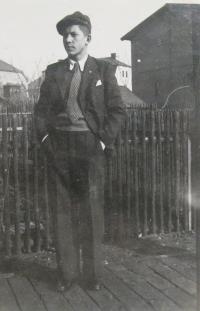 Karel Veselý v roce 1938 v Pardubicích