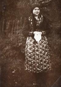 Věra Šestáková - mládí