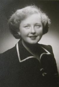 Maturitní fotografie Marie Kovářové-1953