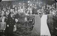 Národní pouť v Javoříčku 23. září 1945 na kterou přišlo asi 25 tisíc návštěvníků.(na fotografii pozůstal)