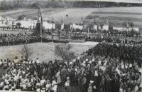 Národní pouť v Javoříčku 23. září 1945 na kterou přišlo asi 25 tisíc návštěvníků.