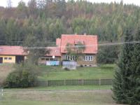 Typický dům v Javoříčku. Tyto domy byly po válce postaveny místo domů vypálených 5. května 1945