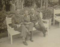 Leopold Vojtěchovský uprostřed