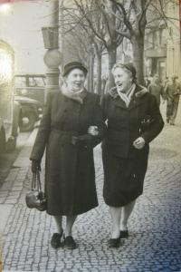 Grandmother Emilie Havlová and mother Marie Švíglerová