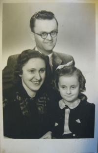 Eva Hauerova with parents