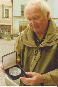 František Nekvinda s Medailí Ministerstva školství, mládeže a tělovýchovy 1 stupně - 2