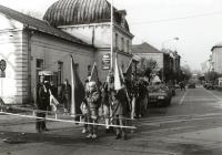 Marching to unveil the memorial plaque to OSJ in Polish Těšín. October 27, 1996