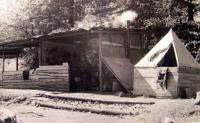 Táborová kuchyň a jídelna na táboře BIKINI 1946