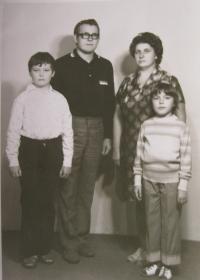 Šindelka's family. From the left: Vilém Jr., Vilém Sr., Věra Sr., Věra Jr.