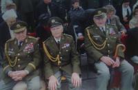 Vpravo Mikuláš Vondráček, uprostřed Josef Holec