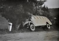 Havárie autobusu letecké akademie ve Spáleném kopci / poblíž Kralic / 1947