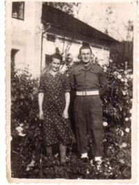 1945 S maminkou v Žermanicích