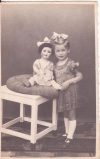 Margit Hildegard Neugebauer (Rajniková) v roce 1942