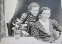 Margit Hildard Neugebauer with Marta Ronge, who raised her after the war