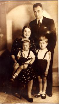 Родина Поповичів. 1939 рік