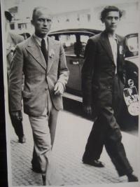 Josef Vlach se svým kamarádem, který 17.11.1939 unikl zatčení, ale později byl zatčen a vězněn v KT Dora